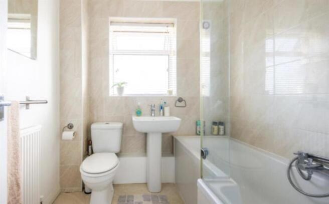 37NA_09_Bathroom.jpg