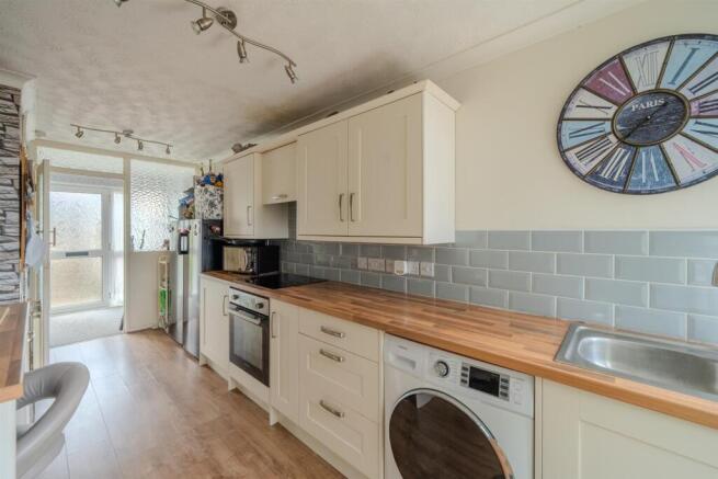 44 Lea Close-14.jpg