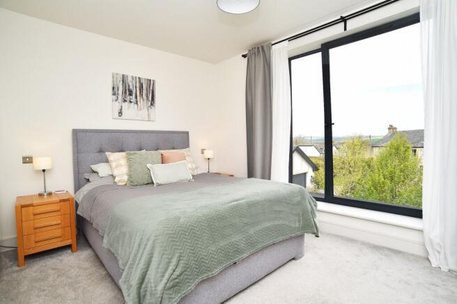 5 bed Detached for sale Image 12