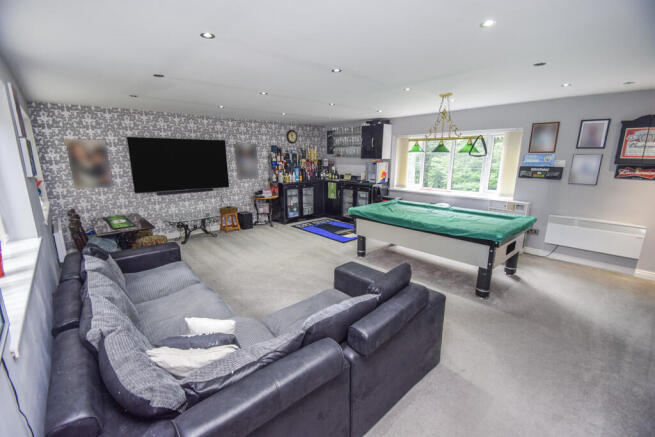 7 bed Detached for sale Image 8