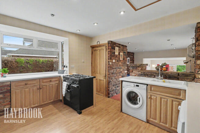 4 bed Detached Bungalow for sale Image 6
