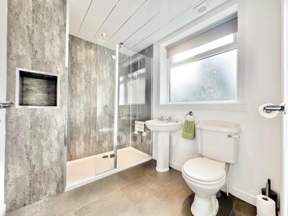 Arran Crescent, Beith shower room