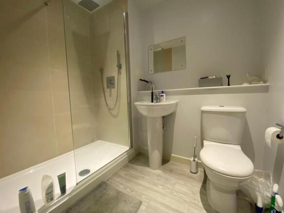 1 bed Apartment to rent Image 5