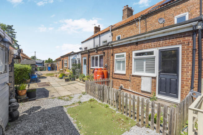 3 bed Terraced for sale Image 11