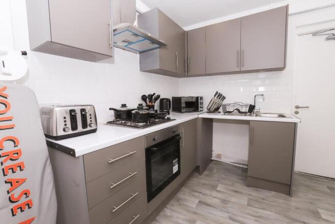 4 bed Terraced to rent Image 6
