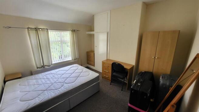 Bright, neatly presented double bedroom with a ...