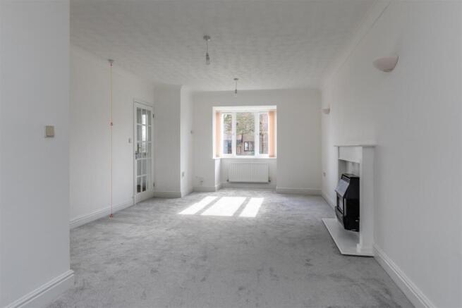 Courville Close, Alveston Living Room 2.jpg