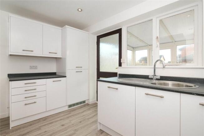 2 bed End of Terrace to rent Image 6