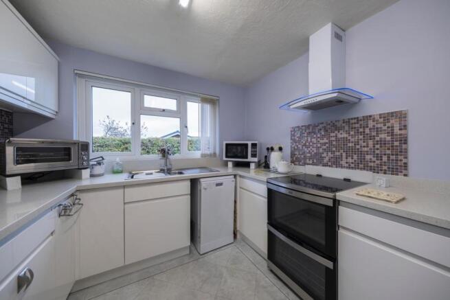 16 St Peters Drive-007.JPG