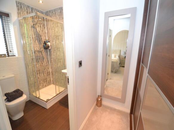 4 bed Detached for sale Image 10