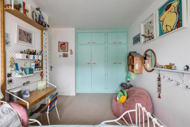 Ashdon Close, IG8