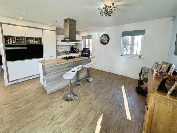 Kingfisher Way, Ollerton, Newark photo 4