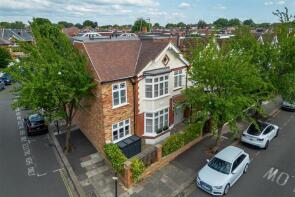 32, Kingscote Road, London W4 5LJ