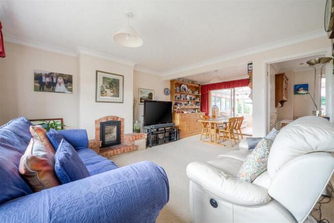 Sydney Close, Crowthorne, Berkshire, RG45 6LQ photo 4