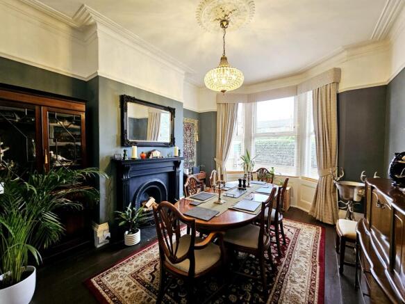 4 bed Semi-Detached for sale Image 6