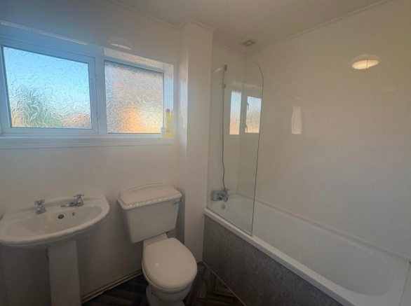 3 bed Terraced to rent Image 7