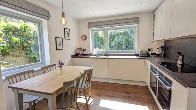 Collaroy Road, Cold Ash, Thatcham, RG18 photo 5
