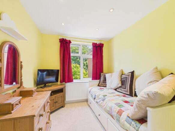 4 bed Semi-Detached for sale Image 8