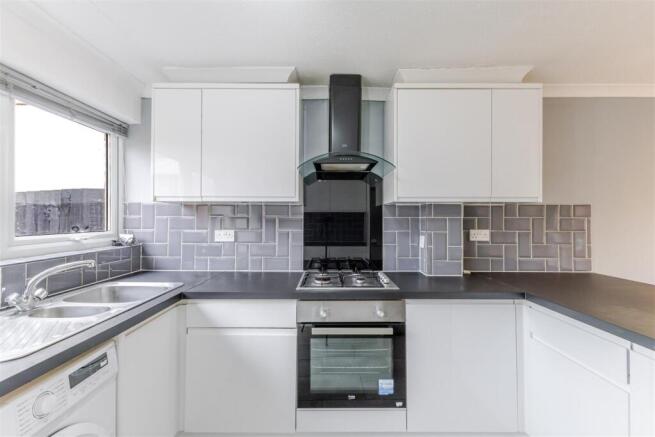 Kitchen 2.jpg