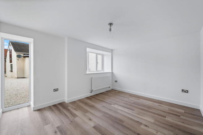 4 bed Detached for sale Image 11
