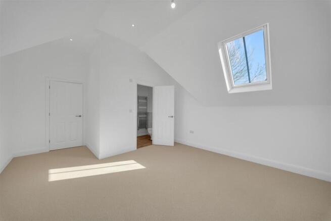 4 bed Detached for sale Image 12