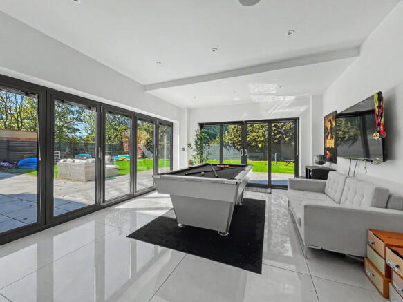 5 bed Detached for sale Image 6
