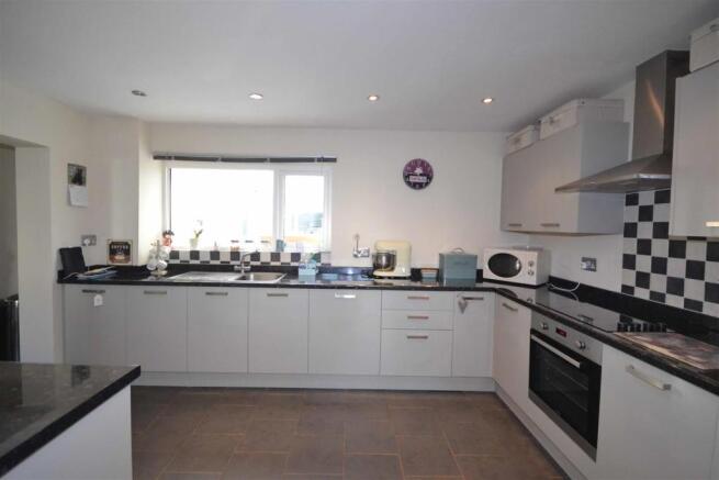 Parkfield Road Kitch