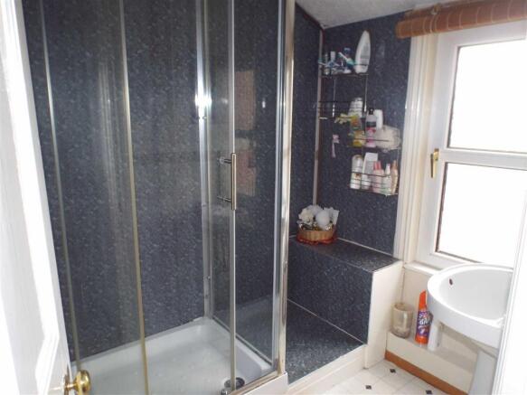 SHOWER ROOM: