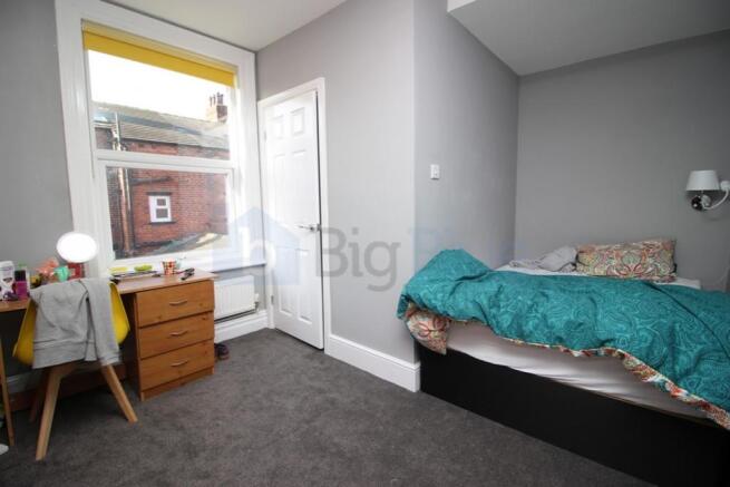6 bed House Share to rent Image 6
