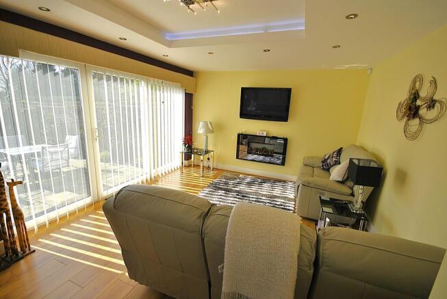 5 bed Detached for sale Image 11