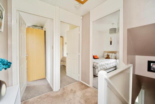 3 bed Semi-Detached for sale Image 7
