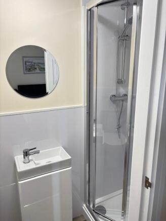 1 bed House Share to rent Image 7