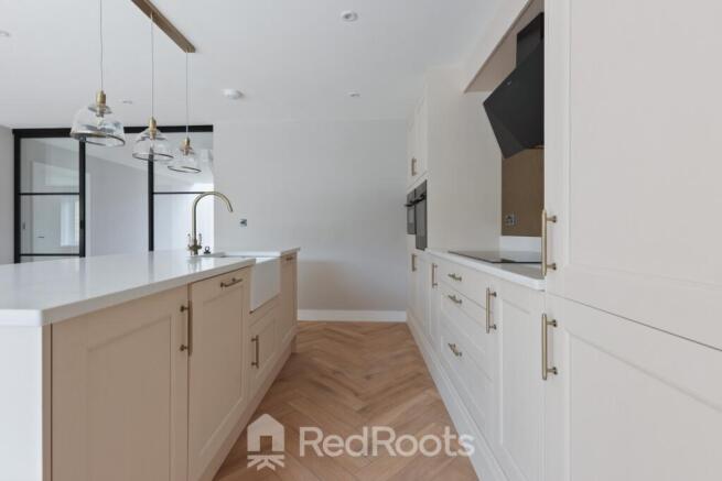4 bed Detached for sale Image 11