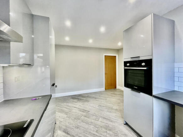 3 bed Semi-Detached to rent Image 7