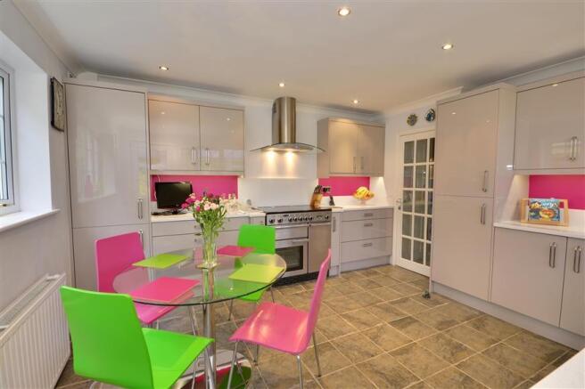 Kitchen/ Breakfast Room