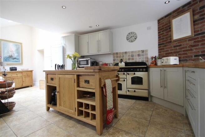 KITCHEN/BREAKFAST RO