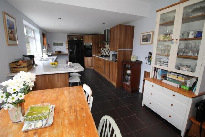 Breakfasting Kitchen