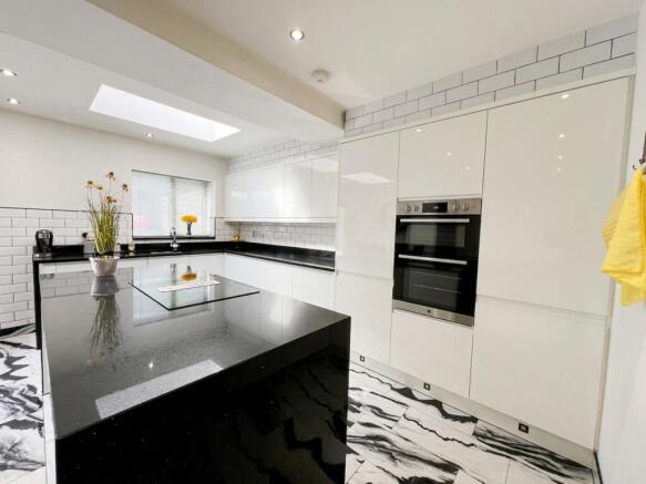 3 bed Semi-Detached for sale Image 7