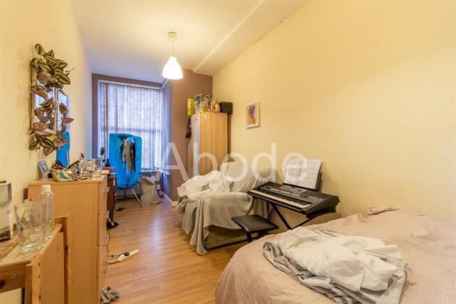 8 bed House to rent Image 7