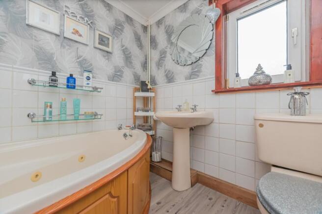 25. Bathroom.jpg