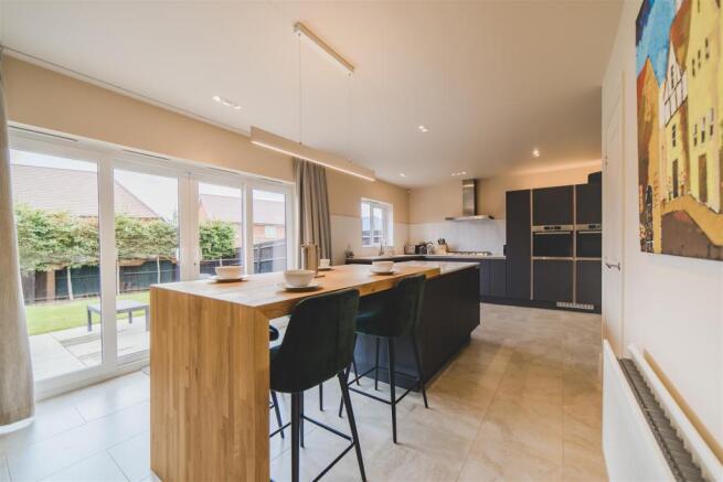 Kitchen 1.jpg