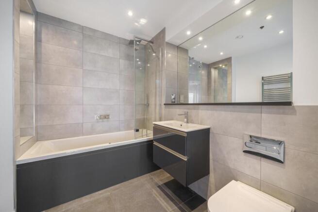 Braeburn Bathroom