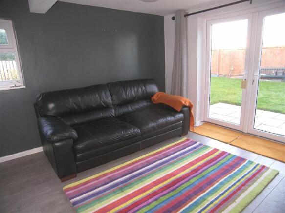 SITTING ROOM / SUN R