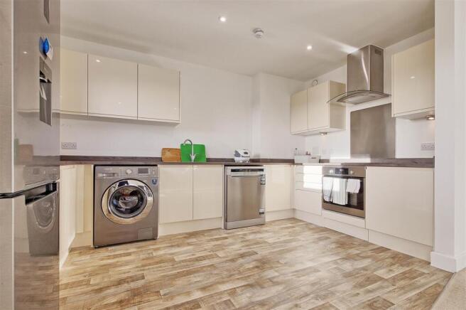 Kitchen 2.jpg