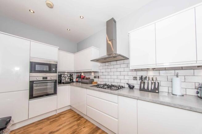 3 bed terraced house to rent Alexandra Rd, London