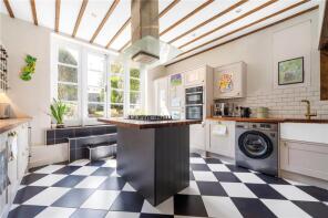 22, Crebor Street, London SE22 0HF