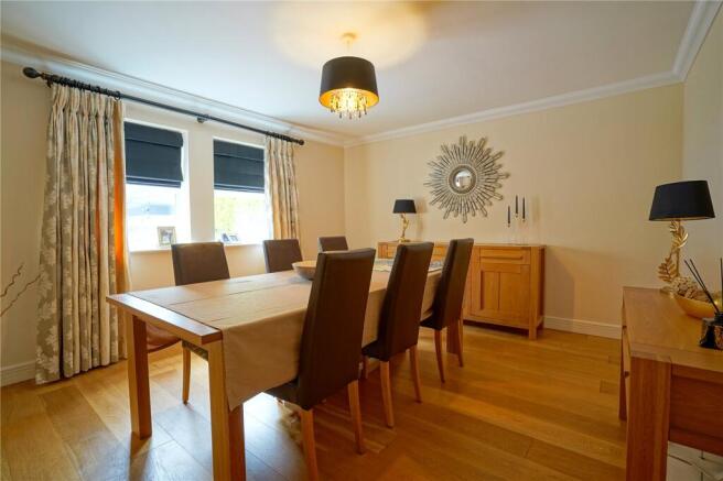 5 bed Detached for sale Image 10