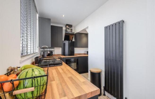 2 bed End of Terrace to rent Image 4
