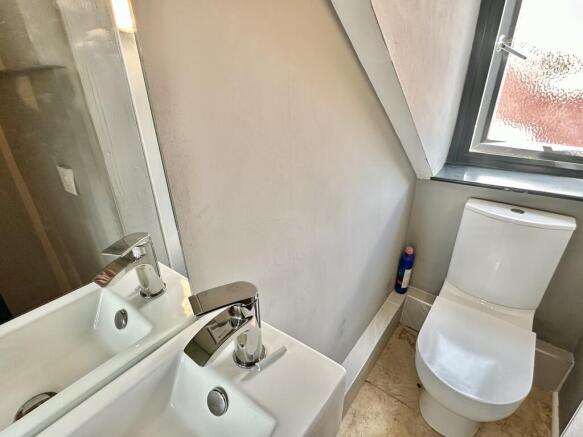 2 bed Apartment to rent Image 7