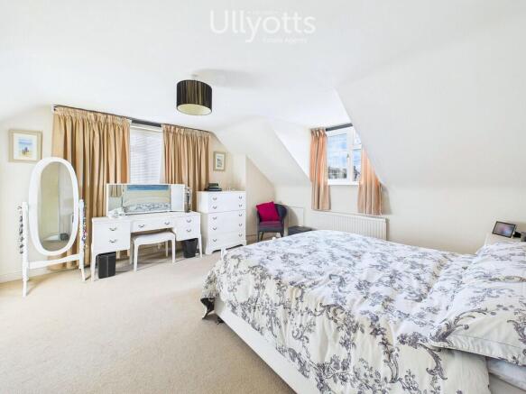 4 bed Detached for sale Image 8
